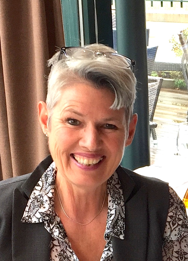 Sena Essen Ausschnitt